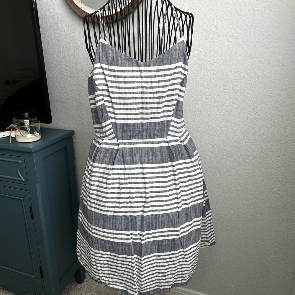 Old Navy Gray and White Pleated Midi Sundress